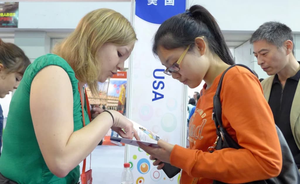 АҚШ Хитой коммунистлари ҳамкорларига виза тақиқи жорий этмоқда