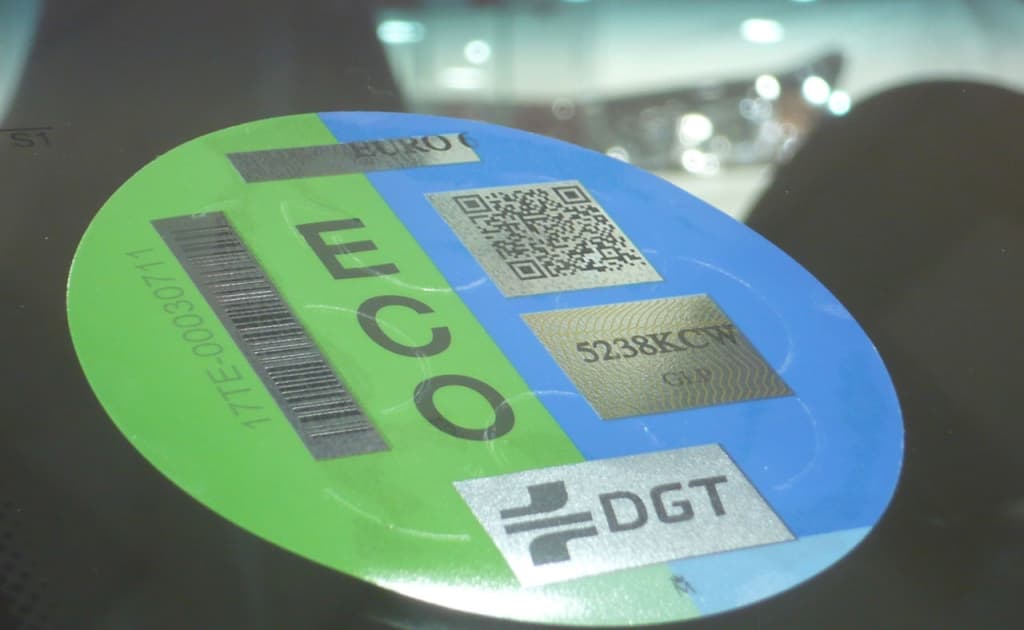 Avtomobillar uchun ekostikerlar joriy etish 2026 yildan amalga kiritiladi