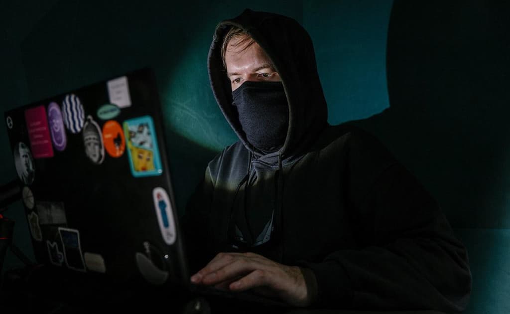 Fuqaro soxta xodimlarga ishonib, kriptovalyuta orqali 170 ming dollardan ayrildi