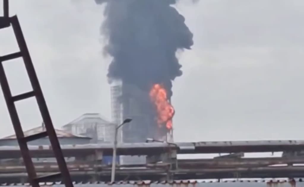 Ukraina dronlari «Gazprom» va «Lukoyl» korxonalariga hujum qildi