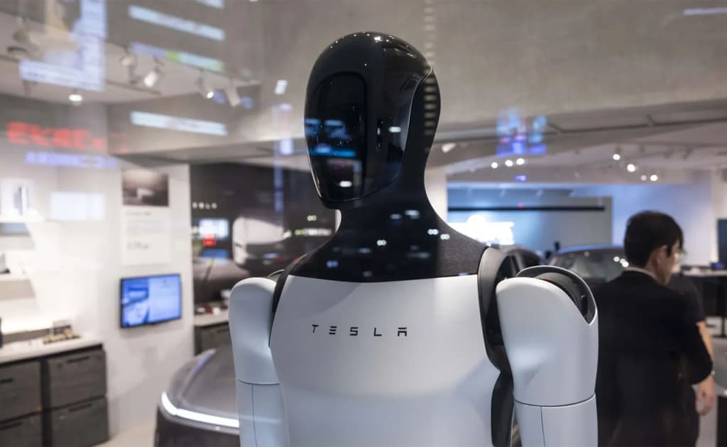 Robotlar hujumi boshlandi: Tesla zavodida robot ishchiga jarohat yetkazdi