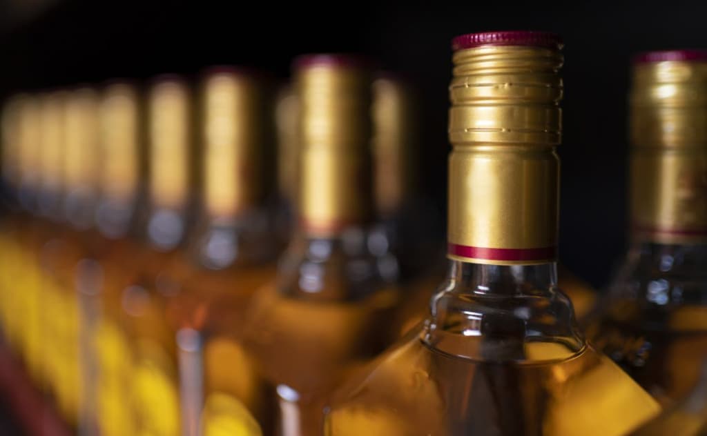 Rossiyada byudjetni to‘ldirish uchun alkogol va tamakiga aksizni keskin oshirishmoqchi