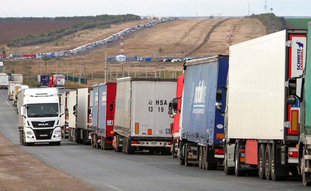 Qozog‘iston chegarada Rossiyaga tegishli yuk mashinalarini ushlab qolishni boshladi