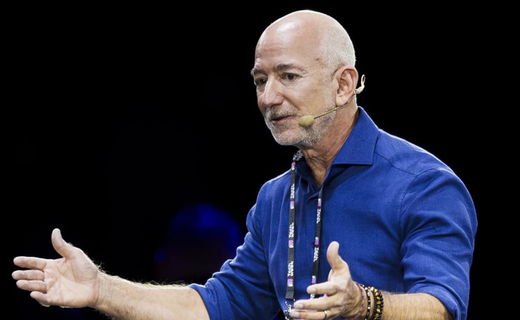 Jeff Bezos sun’iy intellekt sohasiga sarmoya tikish taloto‘pini «sovun pufagi» deb atadi