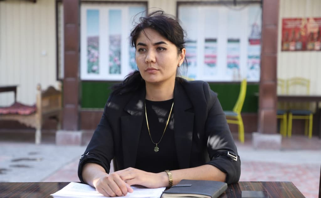 IIB fitnasi: Farg‘onada IIB xodimlari ayolni yechintirib, yolg‘on ariza berishga majburladi