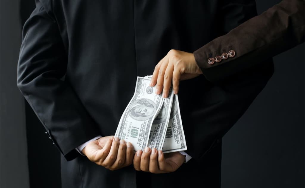 Toshkent viloyatida prokuratura xodimlari pora bilan ushlandi