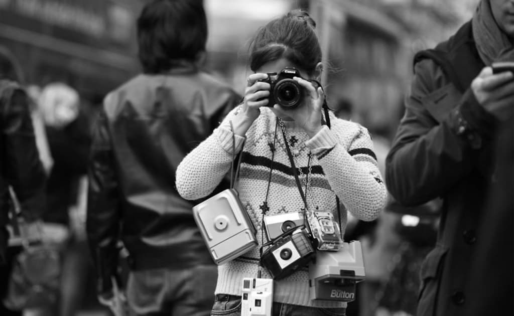 Shaxsning roziligisiz suratga olish taqiqlanadi — yangi qonunda qanday istisnolar mavjud?