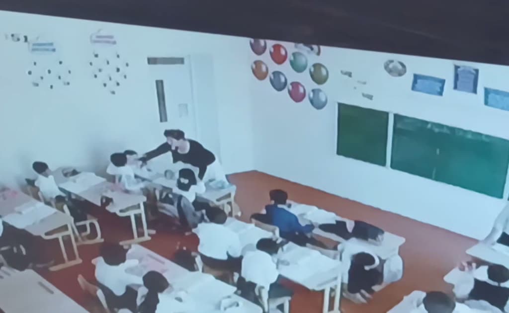 Qo‘shrabotda maktab kotibasi boshlang‘ich sinf o‘quvchisini kaltakladi