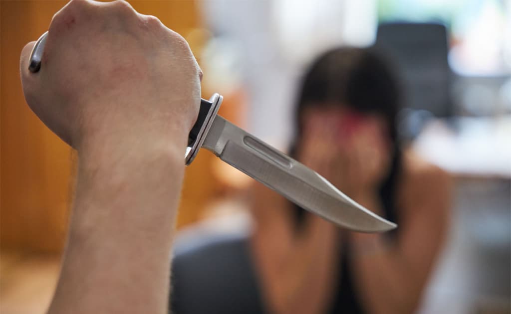 Qamashida erkak ikki ayolni pichoqlab o‘ldirdi