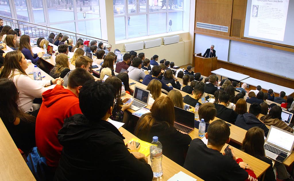 O‘zbekistonlik talabalarning xorijda o‘qishi keskin kamaydi