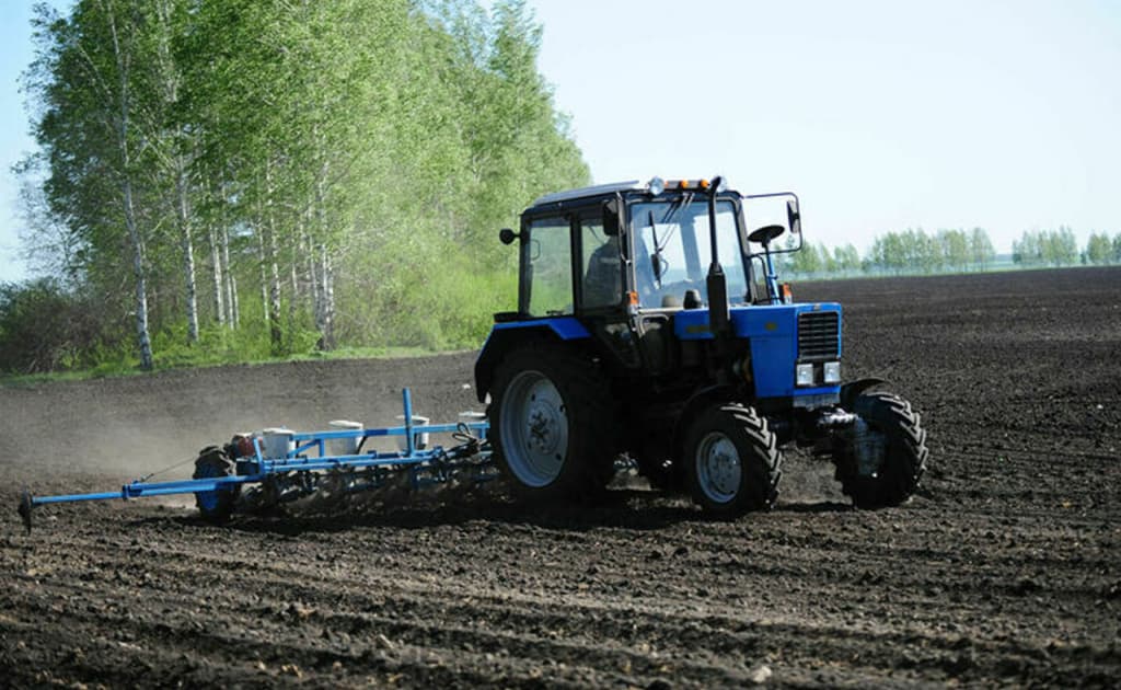 Rossiyada haydovchisiz traktor ishlab chiqarildi