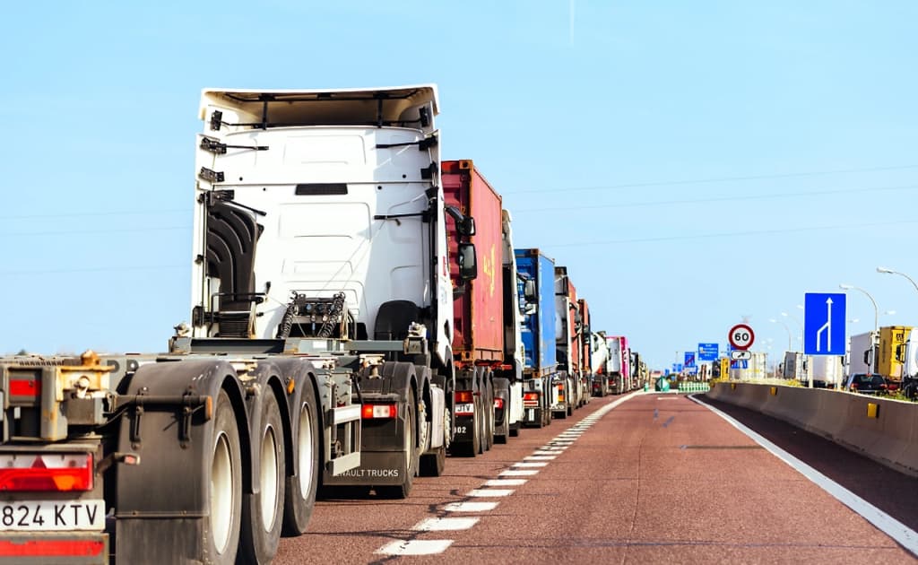 Qozog‘iston minglab yuk mashinalarini Rossiya bilan chegarada ushlab turibdi