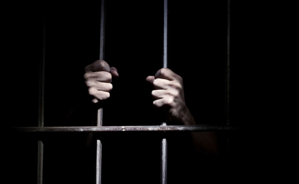 Qamoqdan qochib, jinoyat qilgan mahkum 12 yilga qamaldi