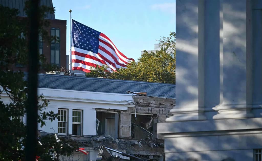 Oq uyning bir qismi buzib tashlanyapti