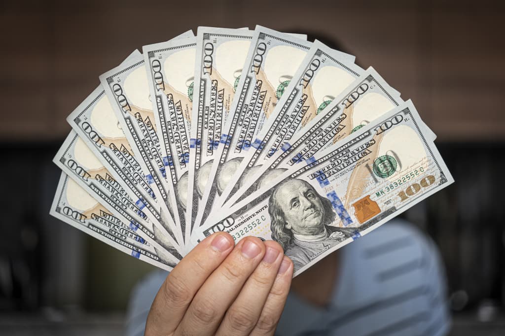 Bugun qaysi banklarda dollar ayirboshlash qulayroq?