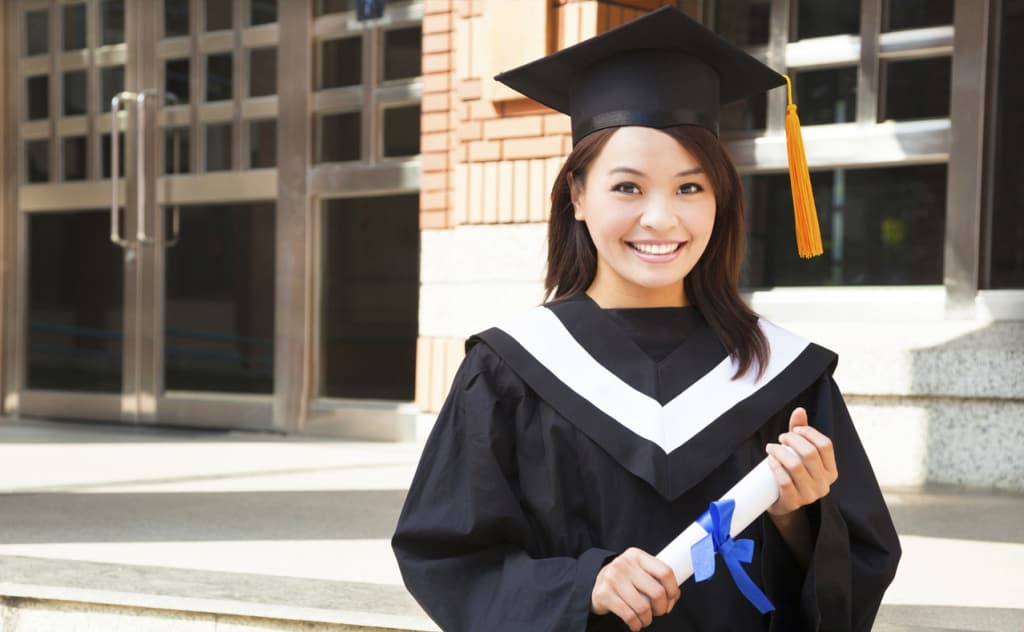 Xitoyda bloger va influyenserlar uchun yangi qoida: diplomsizlar chiqib gapirmasin