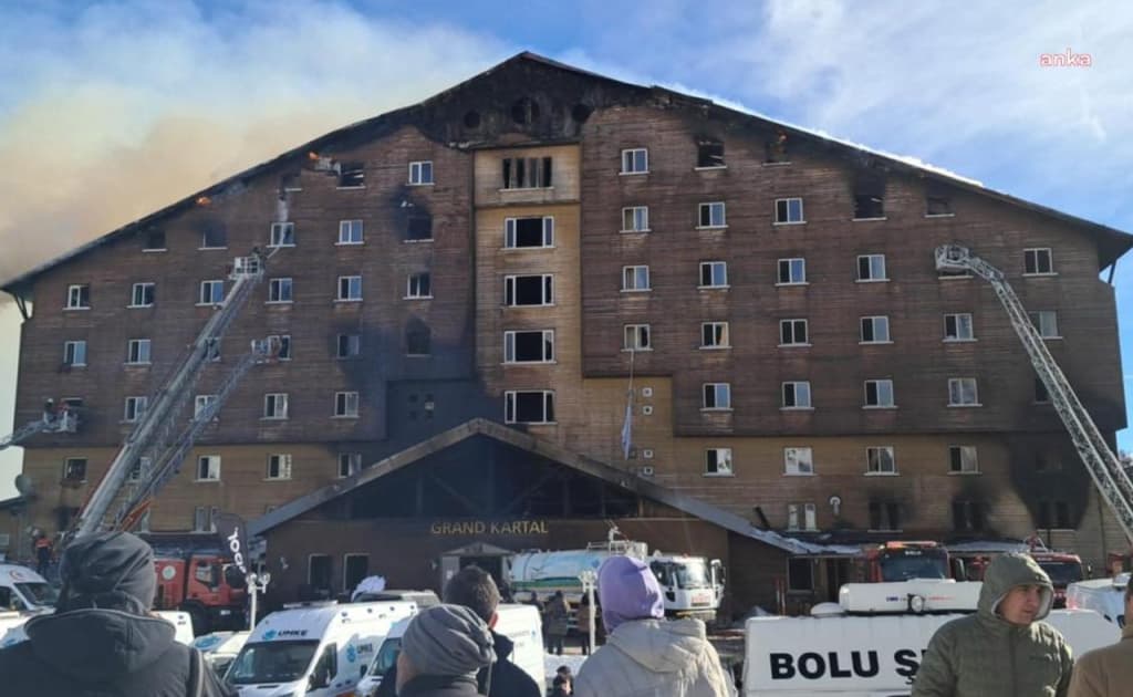 Turkiyada Grand Kartal mehmonxonasidagi yong‘in uchun 11 kishi umrbod qamaldi