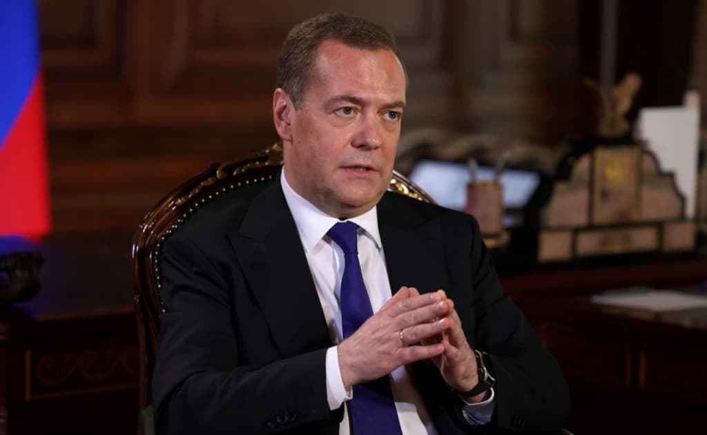 Medvedev Ukrainani «dahshatli yakun» kutayotganini bashorat qildi