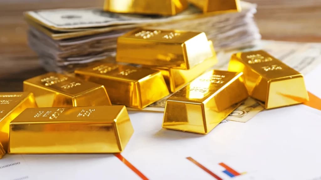 Oltin narxi tushdi: FZT qarori va Xitoy bilan muzokaralar kutilmoqda