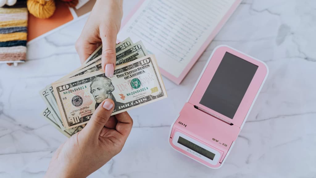 Rossiyadagi migratsiya cheklovlariga qaramasdan, pul o‘tkazmalari o‘smoqda