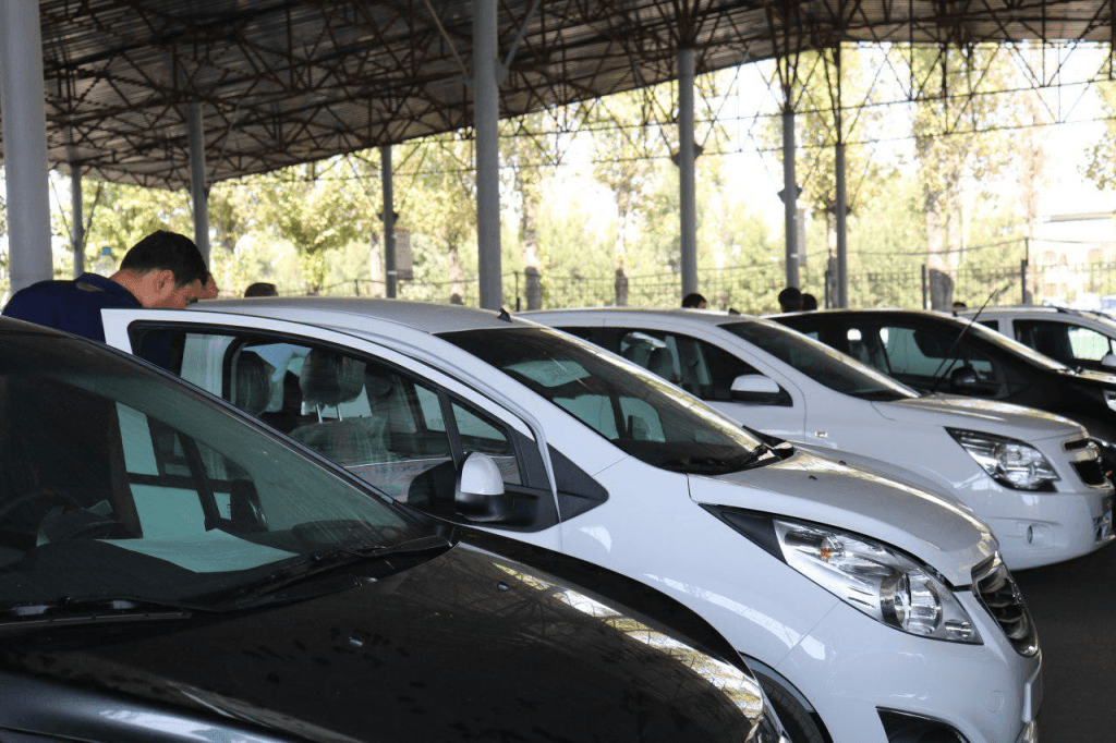 O‘zbekiston avtobozorida 2025 yilda import keskin kamaydi, talab esa o‘zgarmoqda