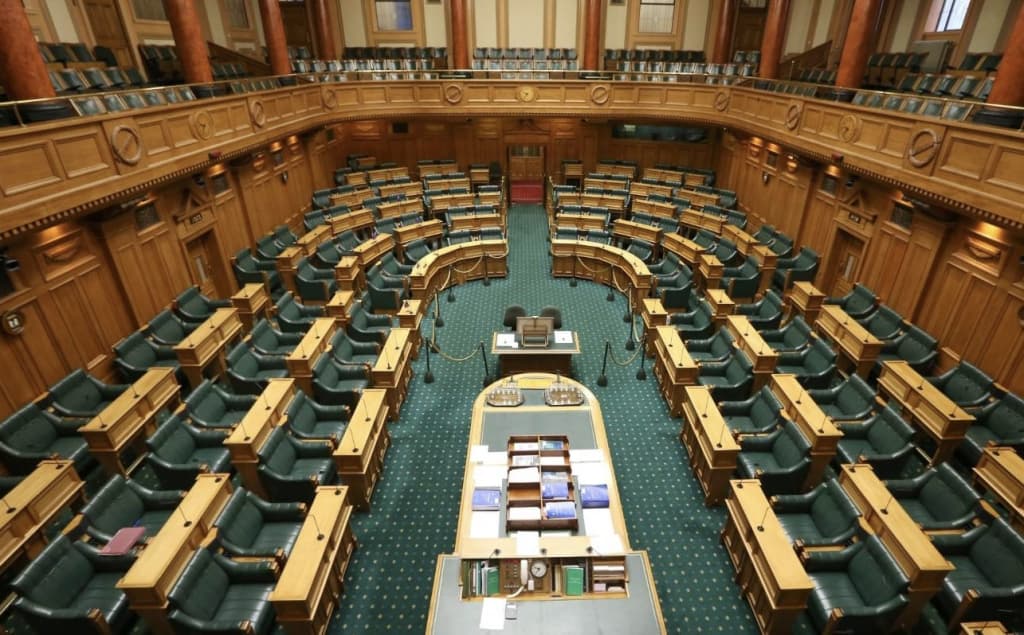 Yangi Zelandiyada Maori partiyasi deputatlari haka namoyishi uchun Parlamentdan chetlatildi