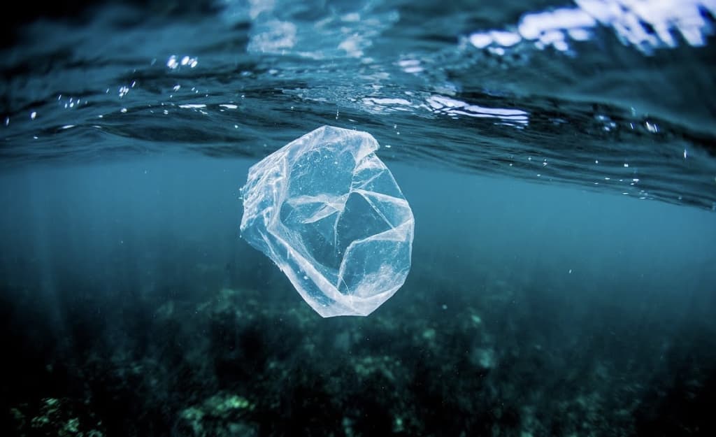 Yaponiyalik olimlar dengiz suvida eriydigan plastik yaratdi