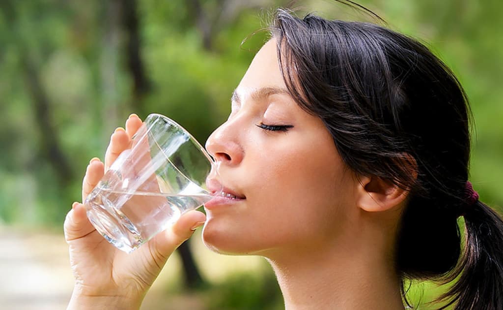 Inson tanasida suv yetishmovchiligi: suvsizlikning 6 asosiy belgisi