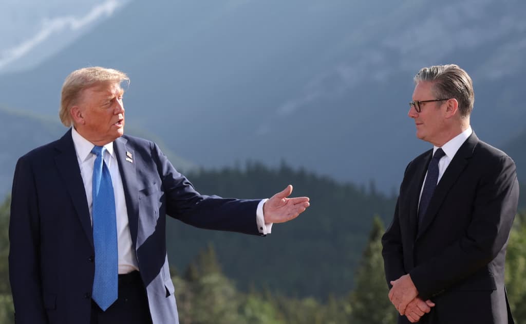 Britaniya bosh vaziri Starmer Trampni Eron bilan muzokara olib borishga chaqirdi