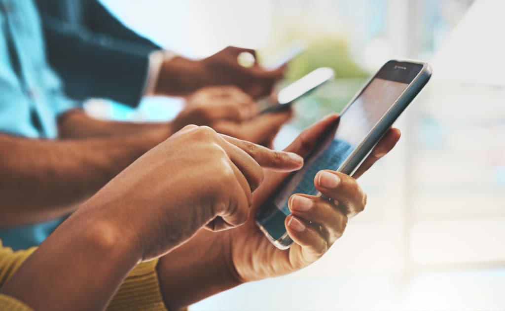 O‘zbekistonda davlat xizmatchilari uchun mobil ilovada ma’lumotlar bazasi yaratiladi