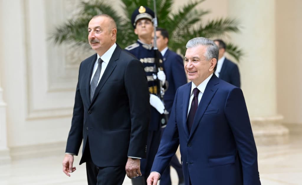 Tig‘iz dastur bilan Ozarboyjonga jo‘nab ketgan Mirziyoyev «O‘zbekiston» bog‘iga tamal toshi qo‘yadi