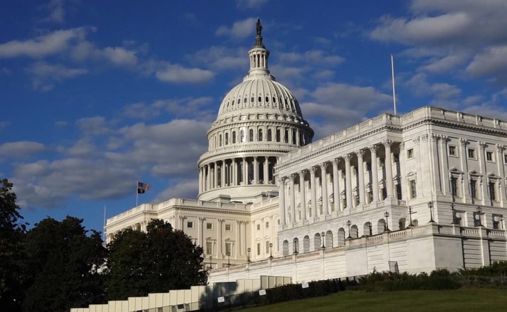 AQSH Kongressi Trampdan Ukrainaga harbiy yordam to‘xtatilishi bo‘yicha izoh talab qildi