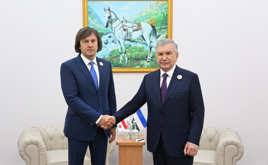 Mirziyoyev va Kobaxidze Turkmanboshida savdo va logistika bo‘yicha hamkorlikni muhokama qildi