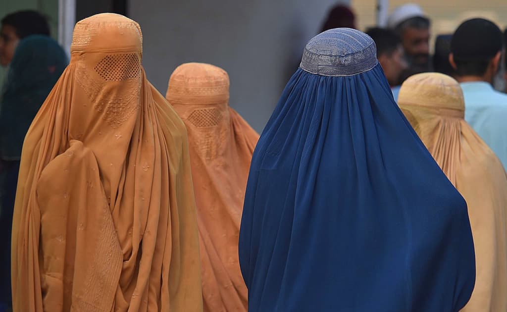 «Tolibon» ayollarga burqasiz ko‘chaga chiqishni taqiqladi