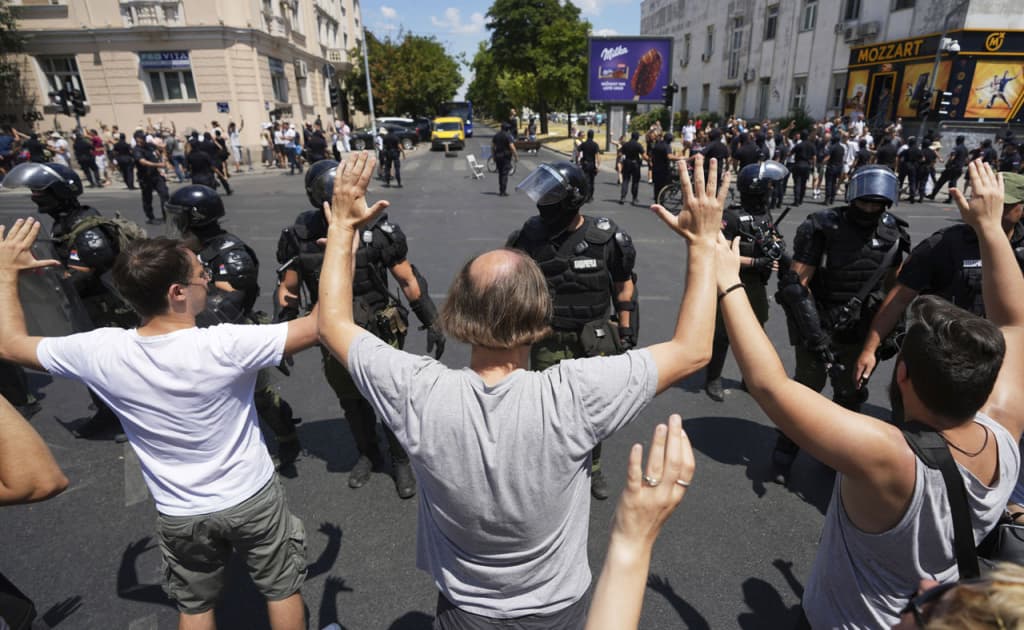 Serbiyada muxolifat va prezident tarafdorlari o‘rtasidagi to‘qnashuv kuchaydi