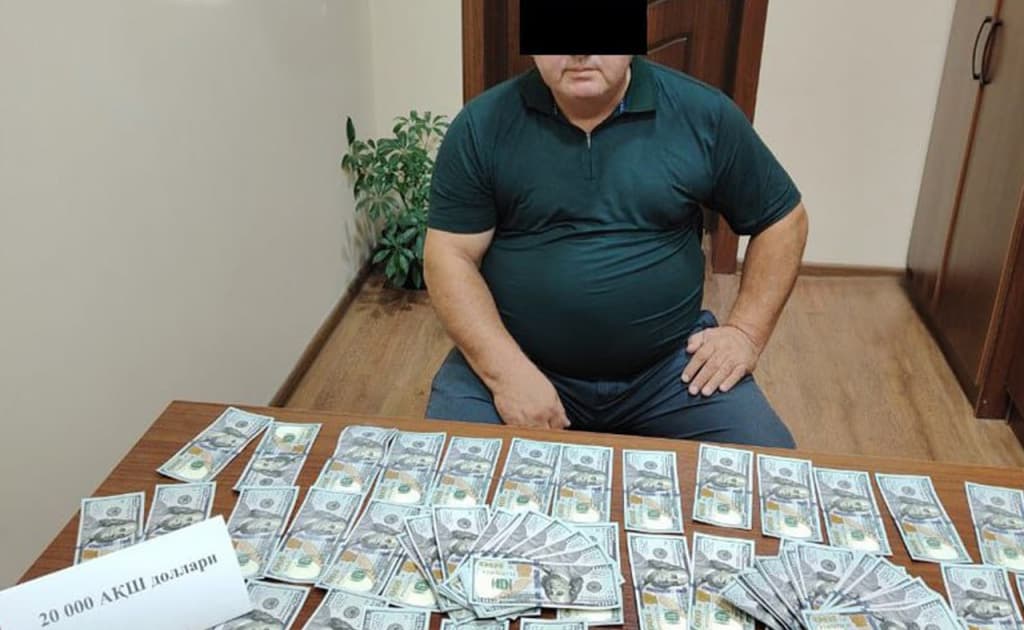 Forish tumanida hokim o‘rinbosari pora bilan qo‘lga tushdi