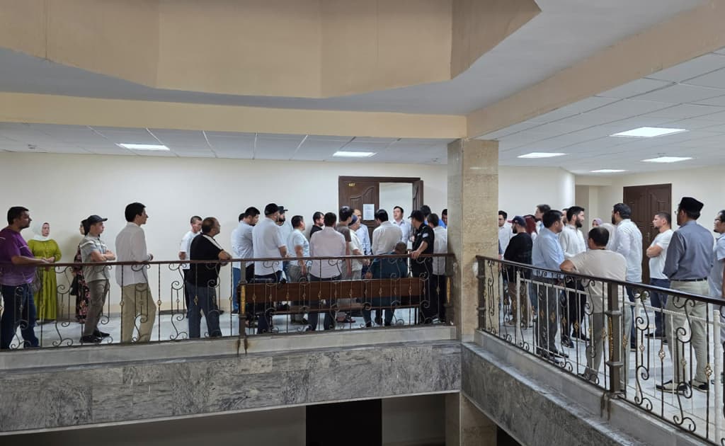 Mubashshir Ahmad sudi ochiq, ammo cheklovlar bilan boshlandi