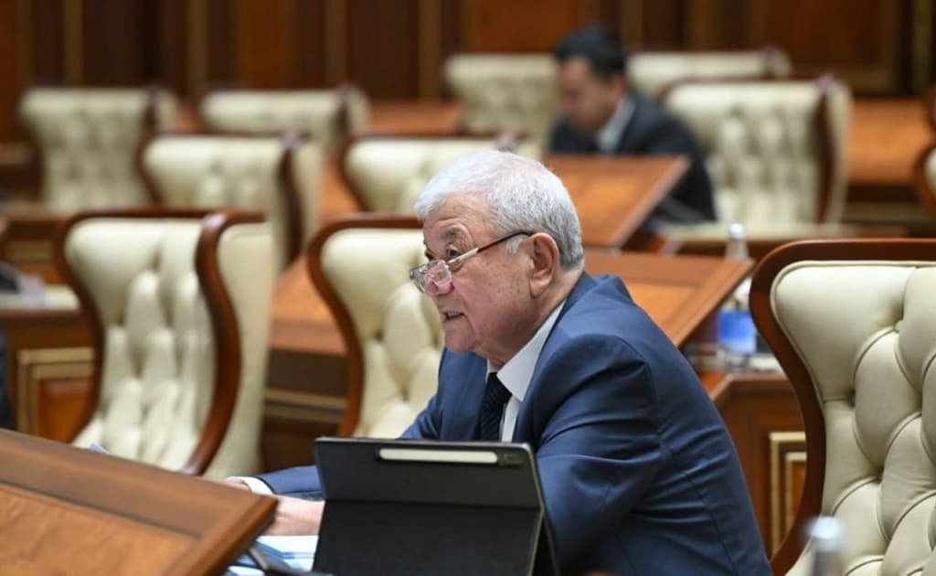 Aloqa operatorlarining abonentlar mablag‘ini roziligisiz yechishi Senatda muhokama qilindi