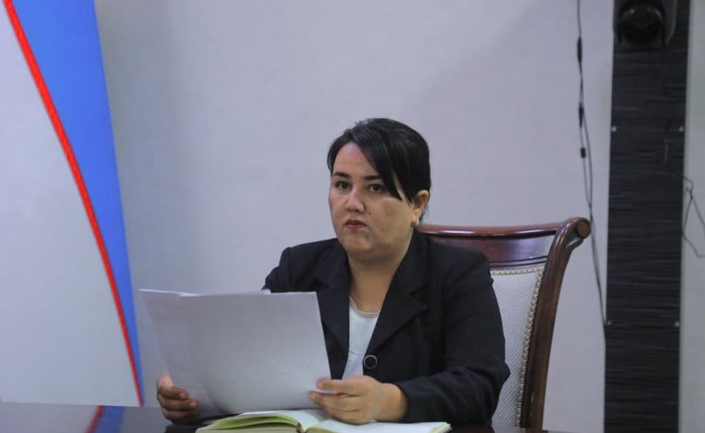 «Yamlamay yutishi kerak». Ayollarni paxta terimiga majburlagan «zamhokim» jazolandi