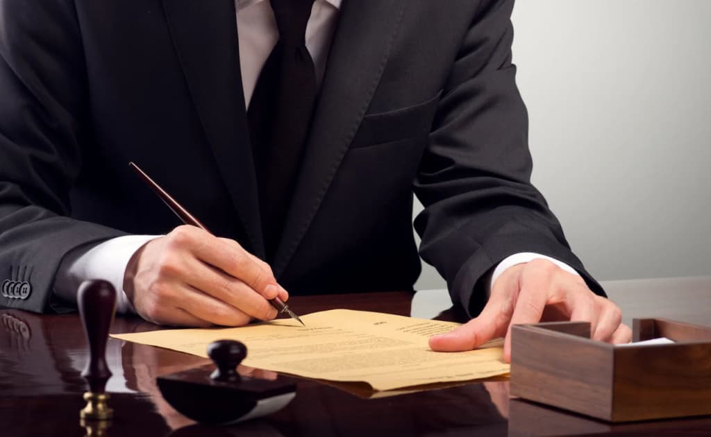 Notariusga ijro xatlari yozish huquqi berildi