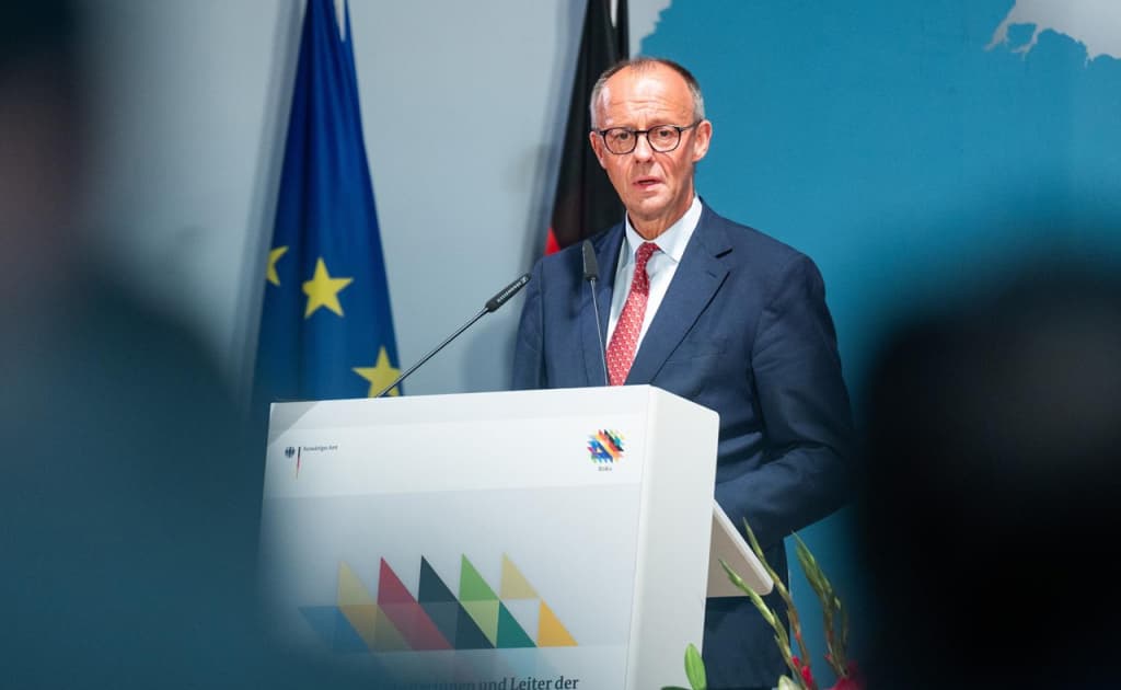 Putinning imperiyaviy rejalari Ukrainadan ko‘ra ancha kengroq — Fridrix Mers