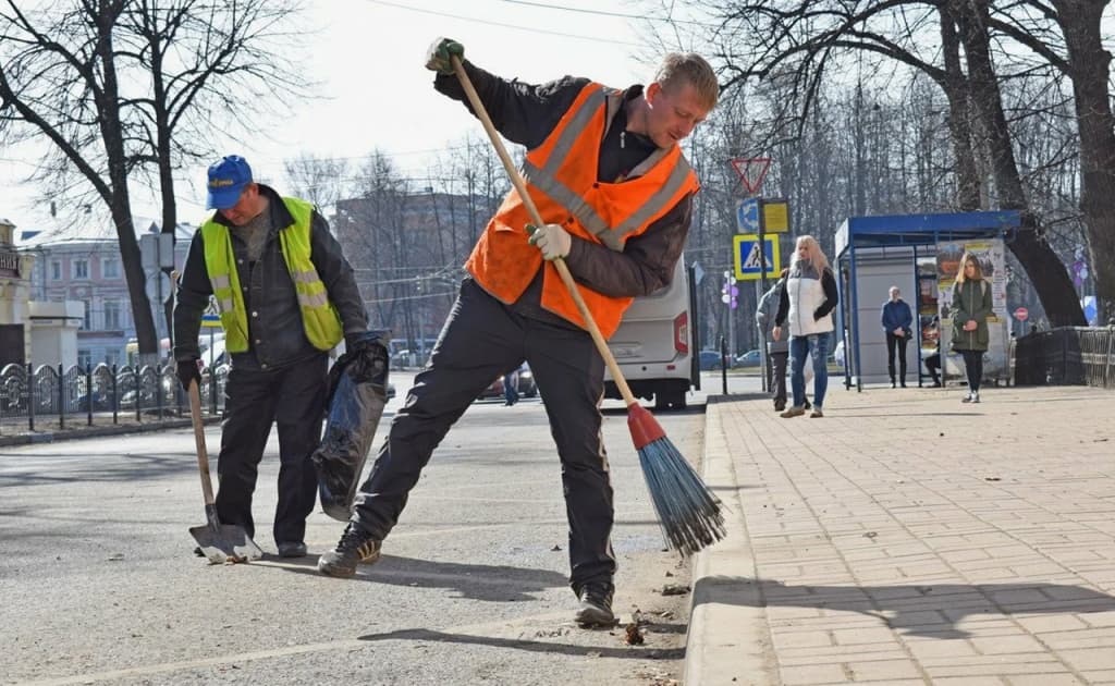 Rossiyada oddiy ko‘cha supuruvchilarning maoshi hammanikidan tez o‘smoqda