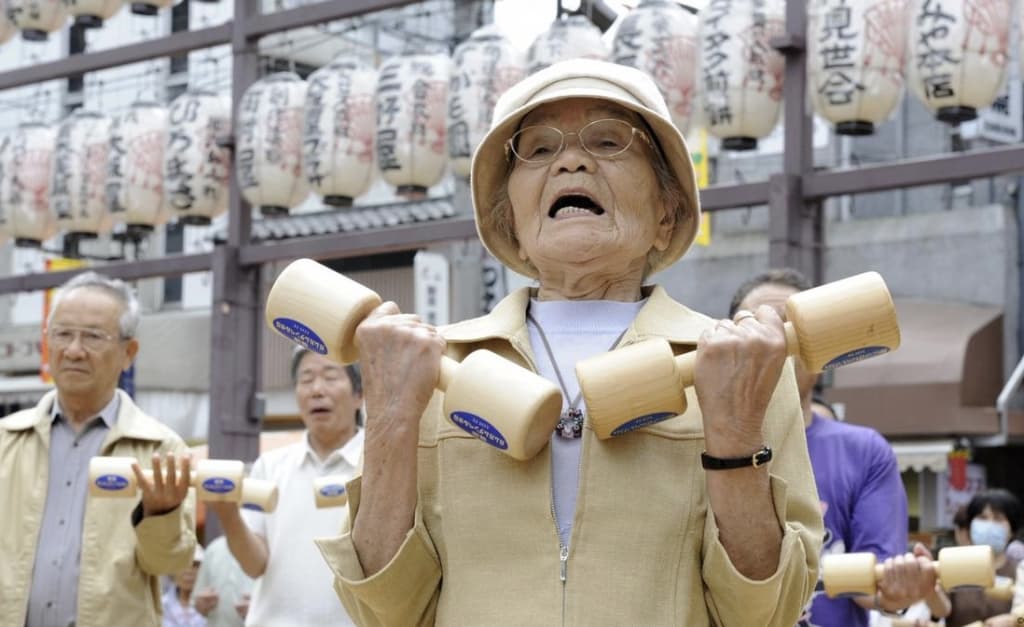 Yaponiyada 100 yoshlilar soni rekord darajaga yetdi