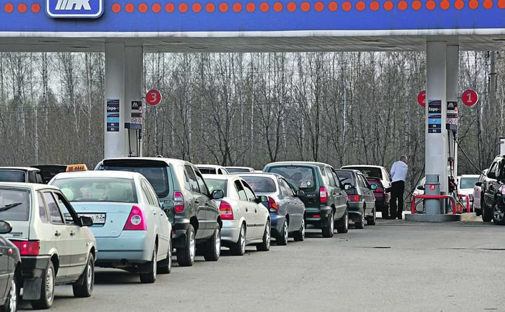 Rossiyada benzin tanqisligi kuchaymoqda, u Moskvagacha yetib kelishi mumkin