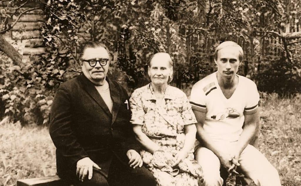 Putinning onasiga yoshligida panshaxa bilan jarohat yetkazilgan — Bild