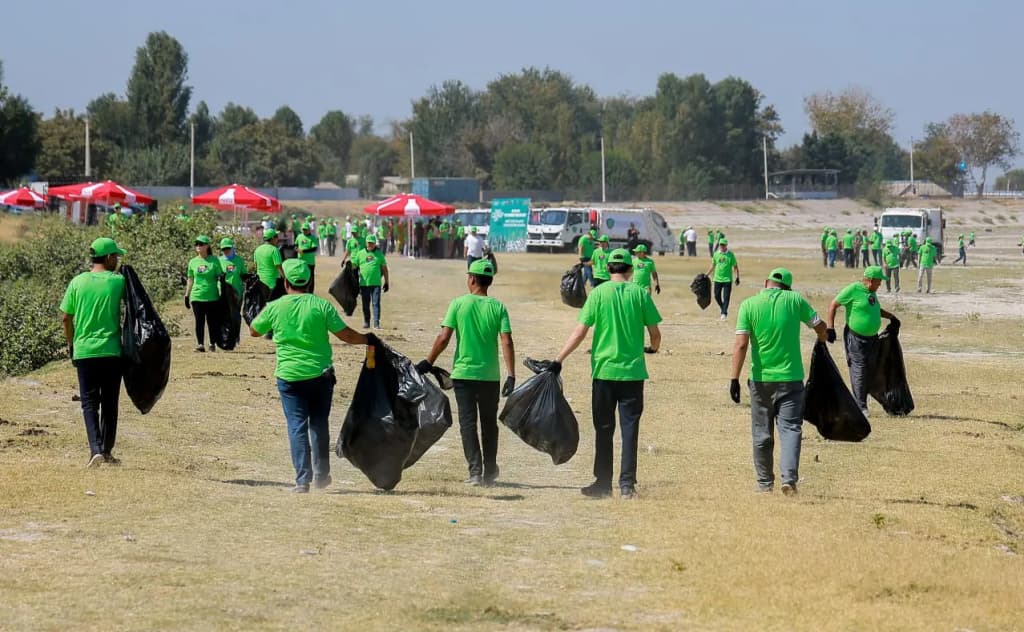 O‘zbekistonlik ekofaollar 55,7 tonna chiqindi yig‘ishdi