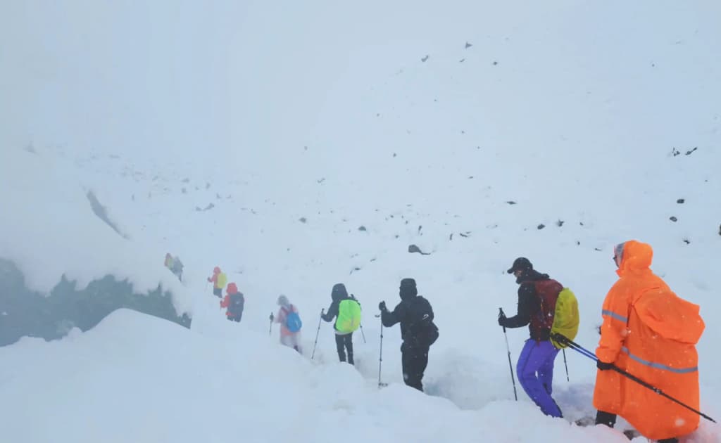 Everestda mingga yaqin sayyoh qor bo‘ronida qoldi