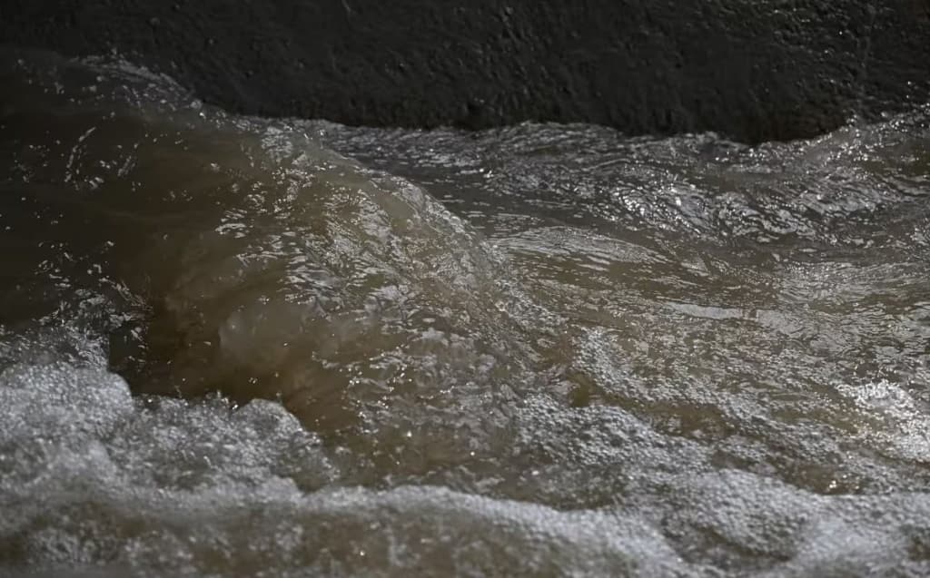 Andijonda ko‘cha va aholi tomorqalariga suv toshdi