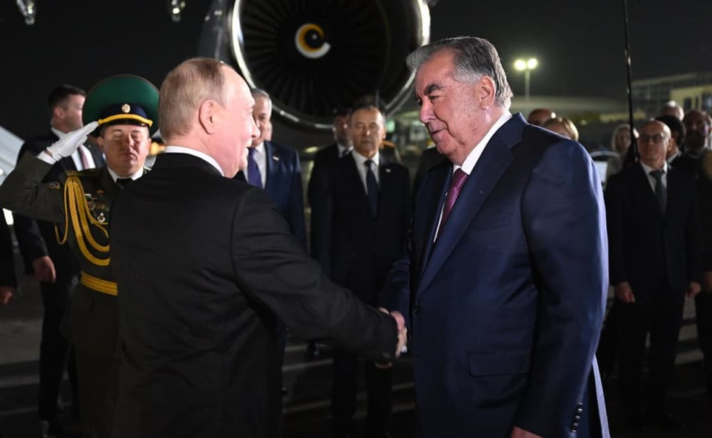 Tojikistonga Putinni hibsga olishga majburligi eslatildi