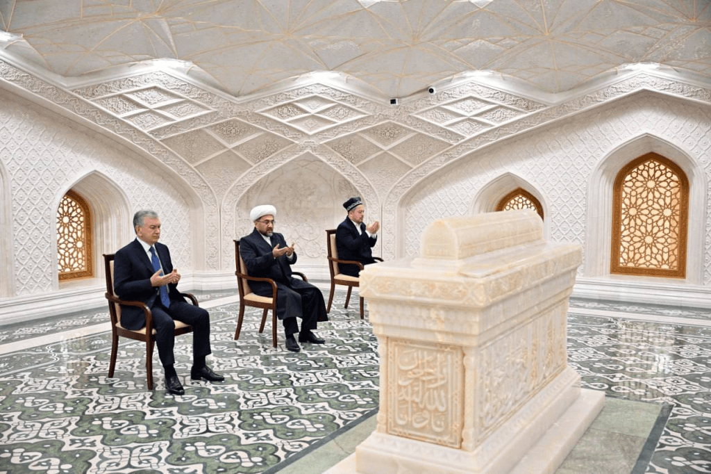 Prezident Imom Buxoriy majmuasini ziyorat qildi